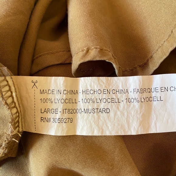 NWOT Thread & supply button down - Picture 8 of 9